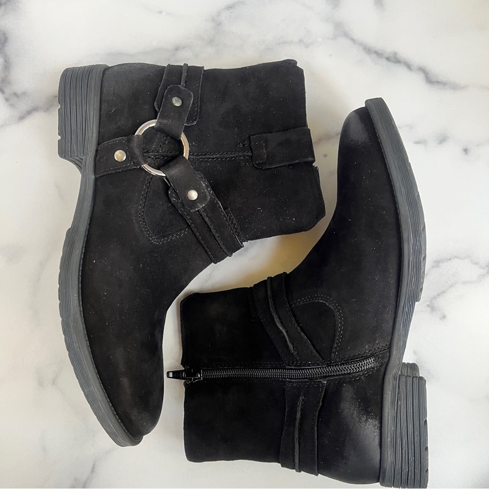NWT Earth Suede Ankle Boot with Buckle, Ash Everglade, Black
